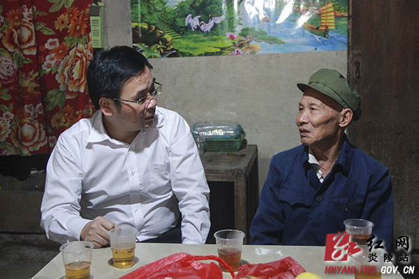 黄诗燕深入三河镇大坑村开展＂一进二访＂活动