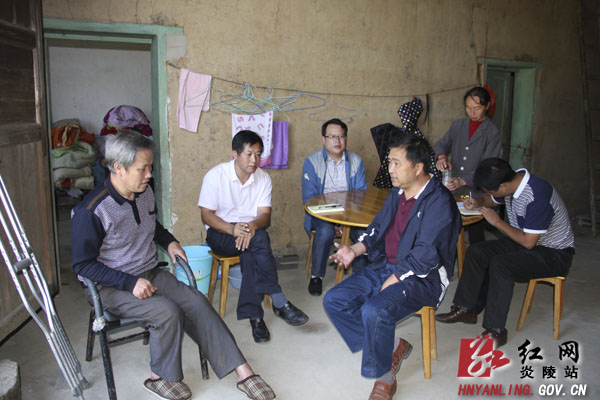 以“严”和“实”的精神做好精准扶贫工作