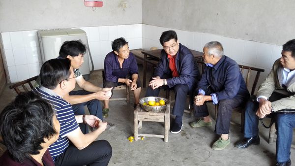 访华主任深入云田社区贫困户中访困问需