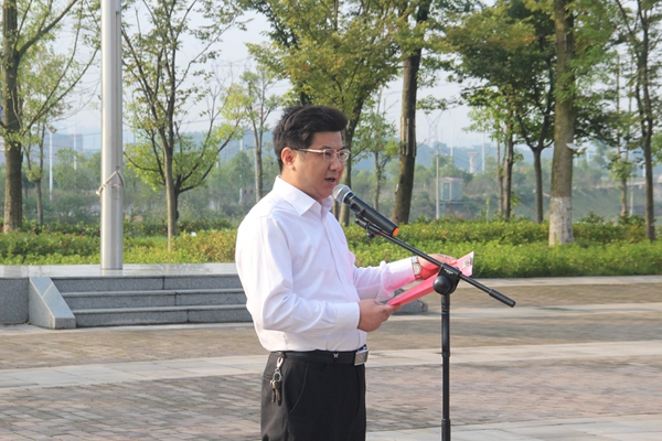 云龙示范区举行升国旗仪式喜迎国庆