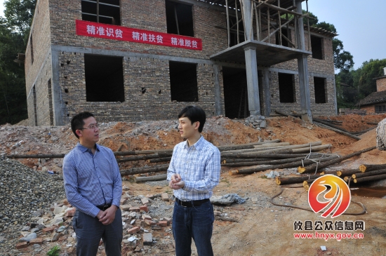 龚红果在丫江桥镇开展扶贫攻坚和规范农民集中建房活动