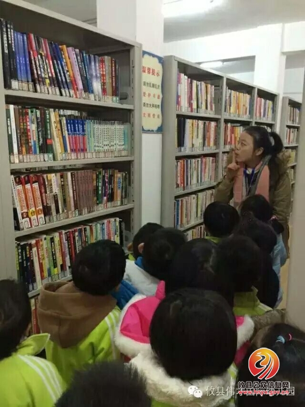 幼儿走进县图书馆