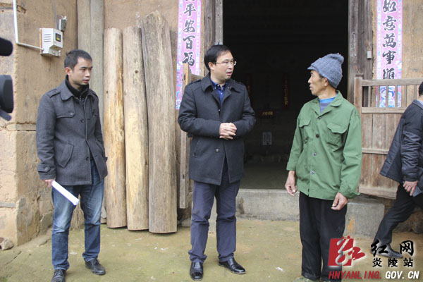 文专文到霞阳镇石玉村开展“一进二访”活动