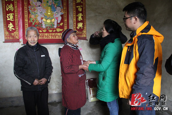 石峰区部分人大代表来炎看望慰问困难群众