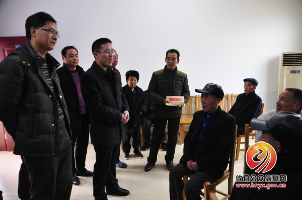 【送温暖】龚红果走访慰问困难群众和敬老院老人