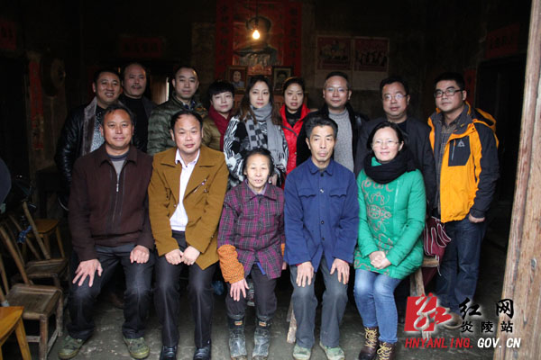 石峰区部分人大代表来炎看望慰问困难群众