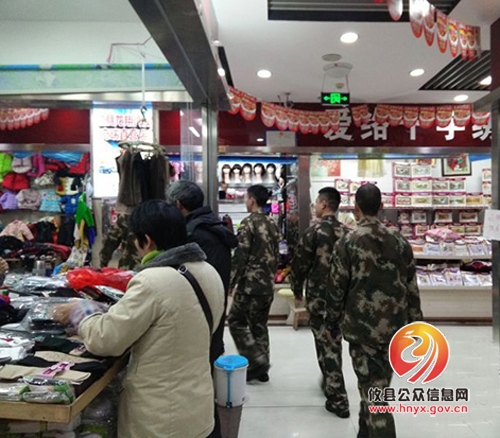 县消防官兵驻守人员密集场所 确保春节消防安全