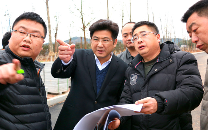蔡周良付访华新春下基层为企业排忧解难