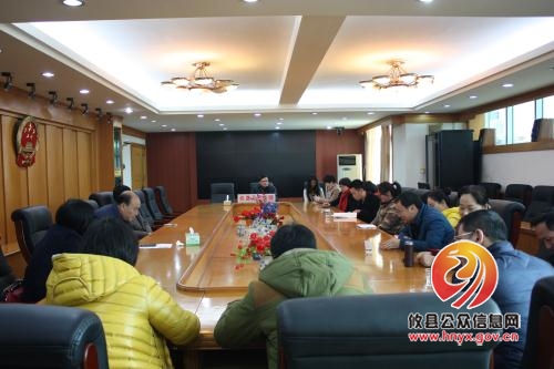 攸县法院：观看警示教育影片 武装干警思想防线
