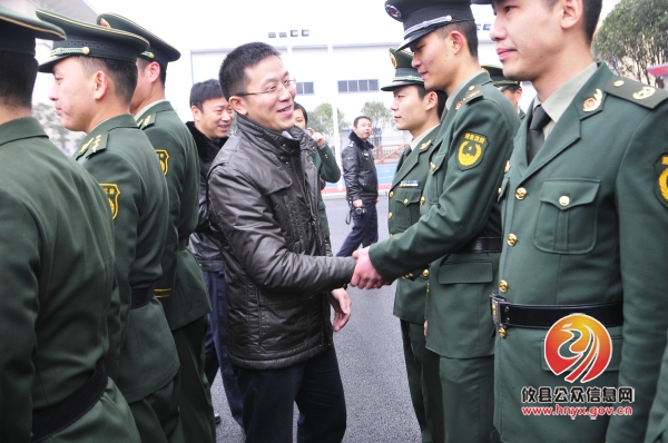 【送温暖】龚红果走访慰问公安交警和消防官兵