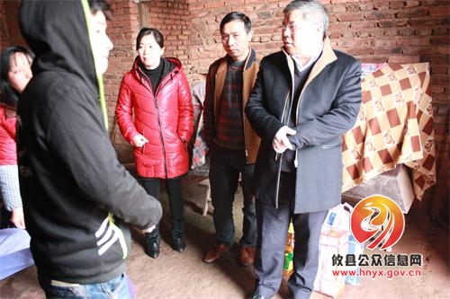 攸县法院节前慰问扶贫点困难群众