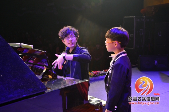 首位著名少年钢琴演奏家走进攸州，与琴童零距离交流