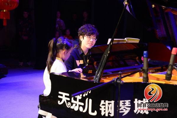 首位著名少年钢琴演奏家走进攸州与琴童零距离交流