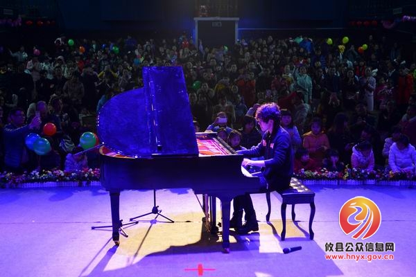 首位著名少年钢琴演奏家走进攸州与琴童零距离交流
