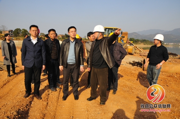 【践行一线工作法】县长龚红果就苏洲水闸除险加固项目进行现场办公