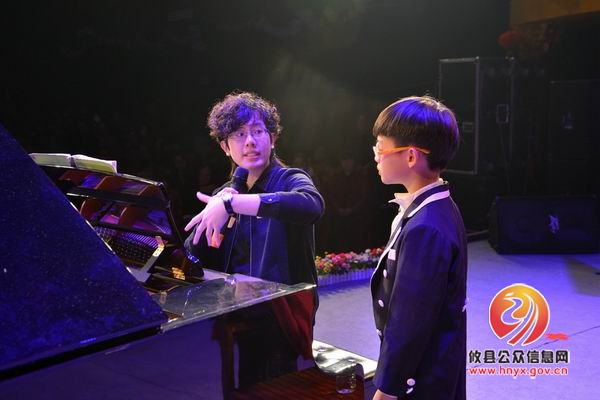 首位著名少年钢琴演奏家走进攸州与琴童零距离交流