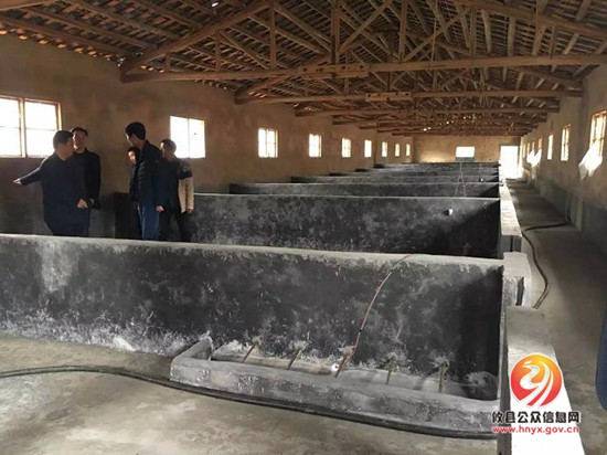 攸县畜牧水产局扶贫工作队深入扶贫点指导养殖示范基地建设工作