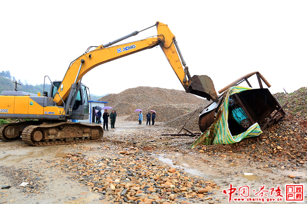 茶陵重拳打击河道非法采砂行为