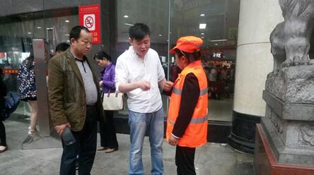 区环卫处突击检查市场群周边卫生
