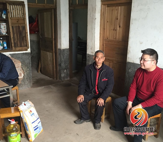 县编办深入江桥街道杨木港村开展精准扶贫工作