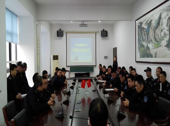 芦淞城管大队举行驾驶员理论培训学习