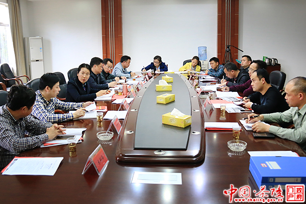 江小忠到虎踞镇调研指导工作