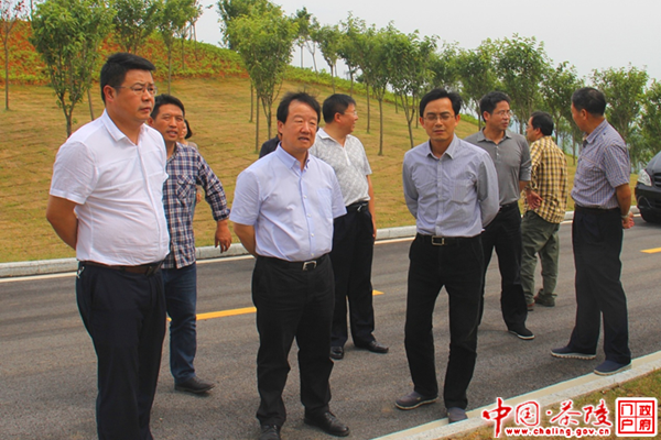 石峰区考察团到茶陵县万樟园林参观考察