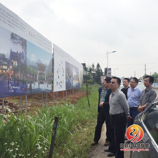 刘秀云一行送廉政文化进景区