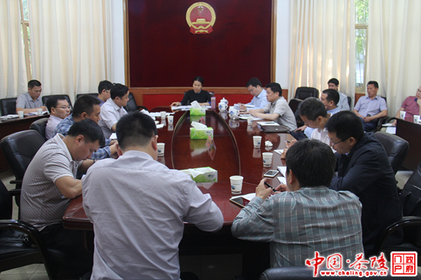 江小忠主持召开重点项目推进调度会