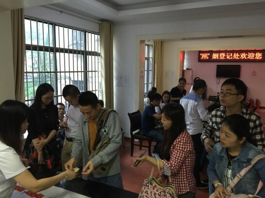 芦淞区婚姻登记处全力做好“520”婚姻登记工作