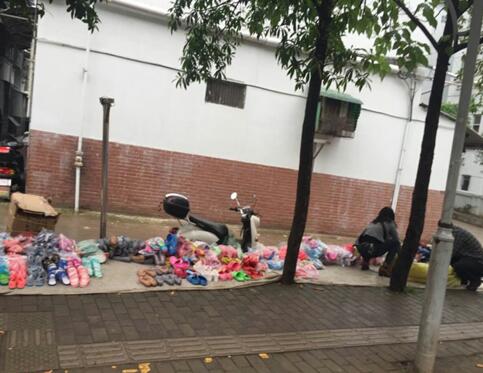 芦淞城管大队开展无照经营清理整治工作
