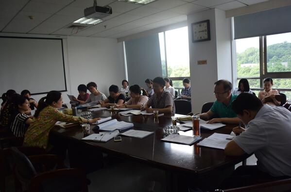 区财政局组织召开“两学一做”动员会