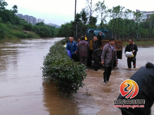 攸县市政园林管理处：暴雨来袭 我们在行动