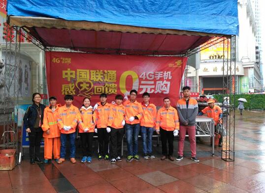芦淞环卫在市场群开展“环卫见习员”体验活动