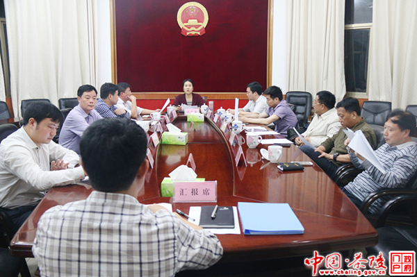 江小忠主持召开政府常务会议