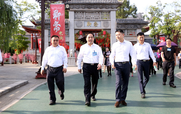 株洲市人大代表来云龙视察重点项目建设