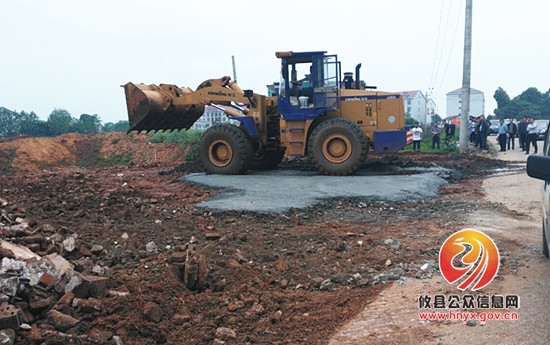江桥街道办：拆除违章建筑 净化城市环境