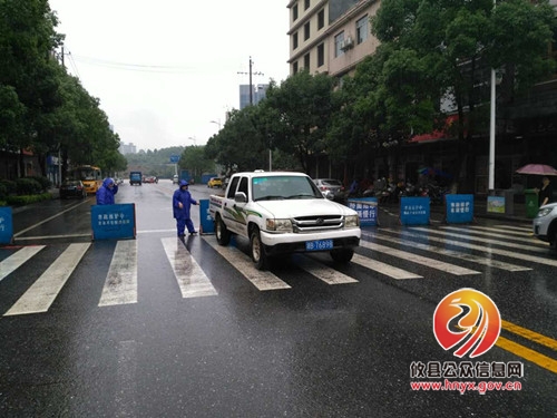 攸县市政园林管理处：暴雨来袭 我们在行动