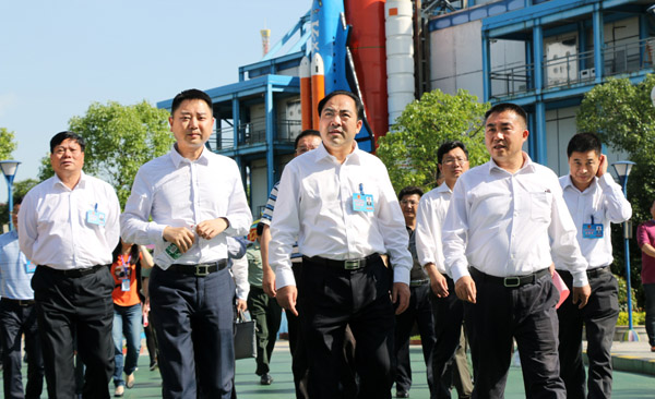 株洲市人大代表来云龙视察重点项目建设