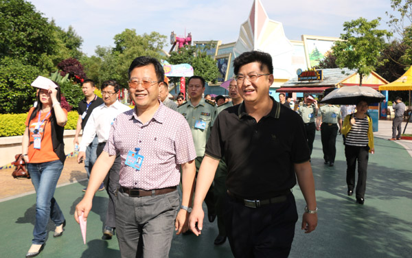 株洲市人大代表来云龙视察重点项目建设