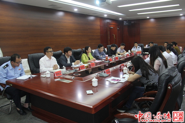 龚定名来茶考察“先富带后富”先进典型