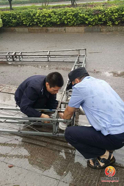 迎国卫复审 城管局开展卫生大整治大提升活动
