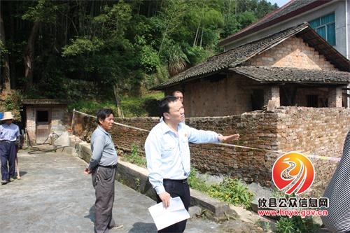 攸县法院：既拆围墙又解心墙，邻里之间需谦让