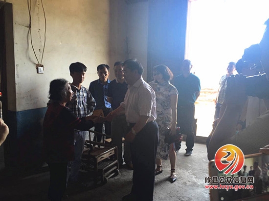 市政协副主席余明刚率帮扶单位到酒埠江镇指导扶贫工作