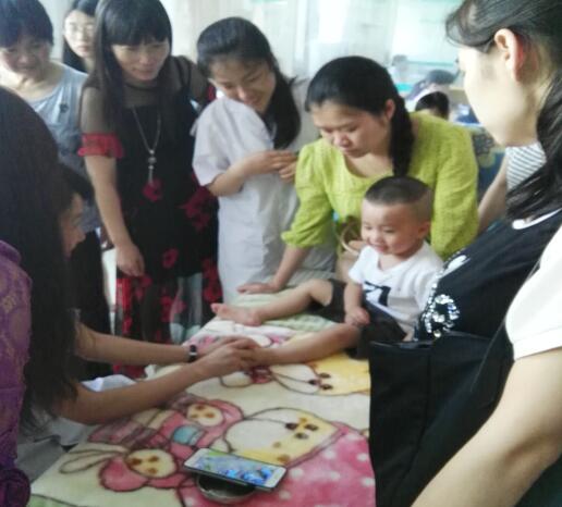 芦淞区开展“迎六一、送健康”小儿推拿技术推广活动