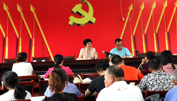 欧阳真云为双丰社区党员讲党课