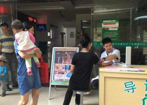 芦淞区开展世界无烟日健康咨询活动