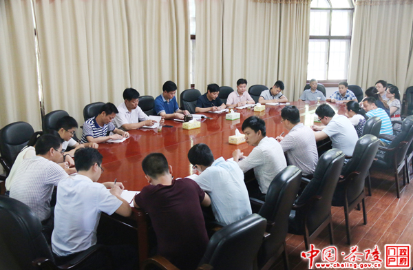 县委办党支部召开“两学一做”第一次学习讨论会