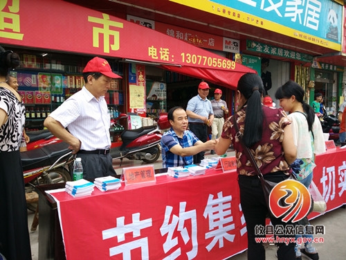 丫江桥镇开展全国土地日宣传活动