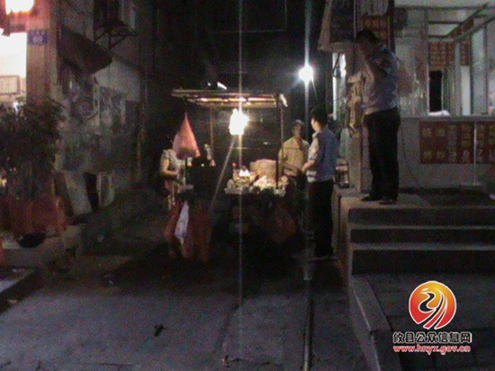 城管执法大队开展城区夜间市容秩序专项整治活动